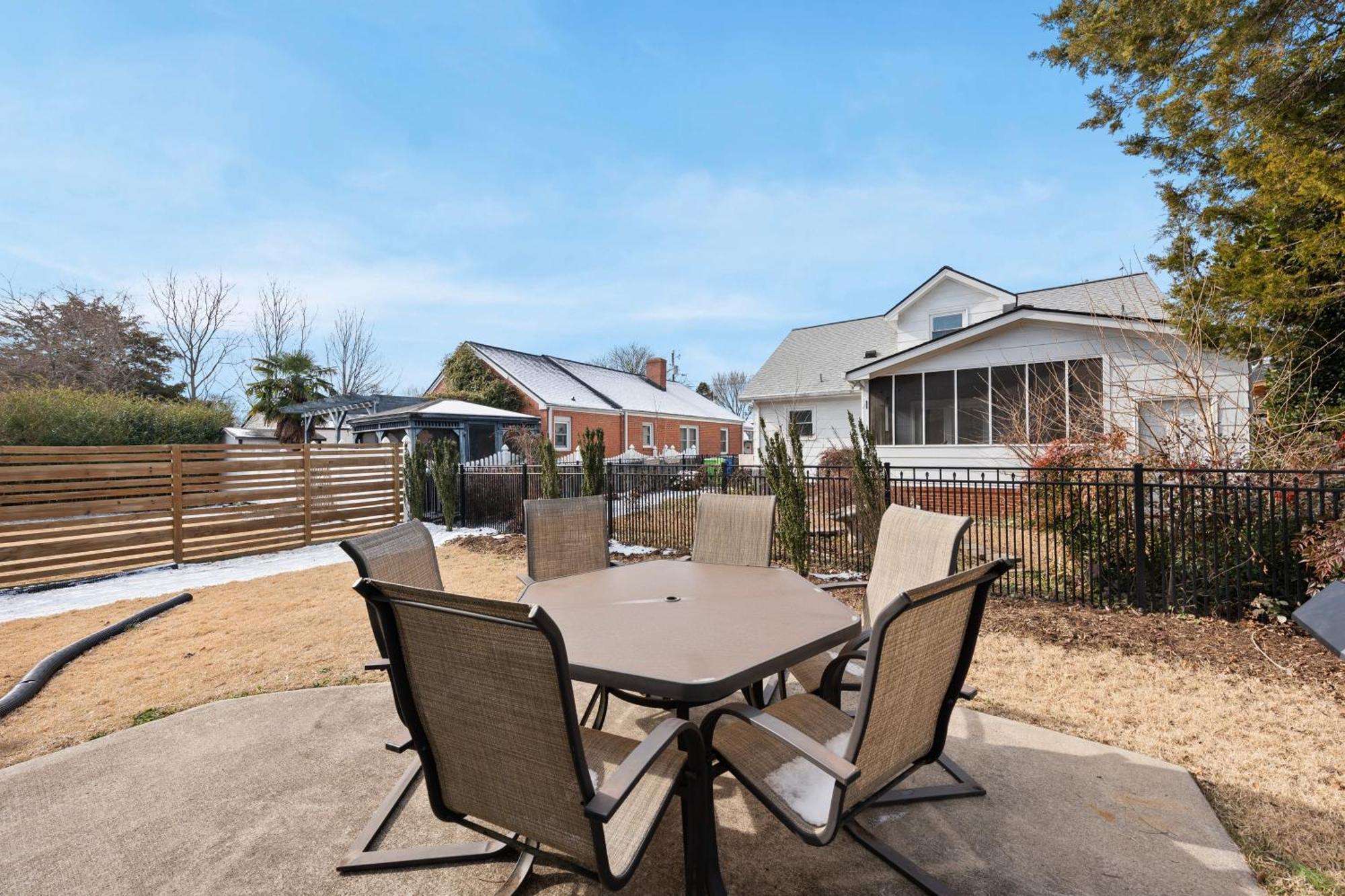 Charming Dt 3-Bed Bungalow With Fenced-In Yard 罗利 外观 照片