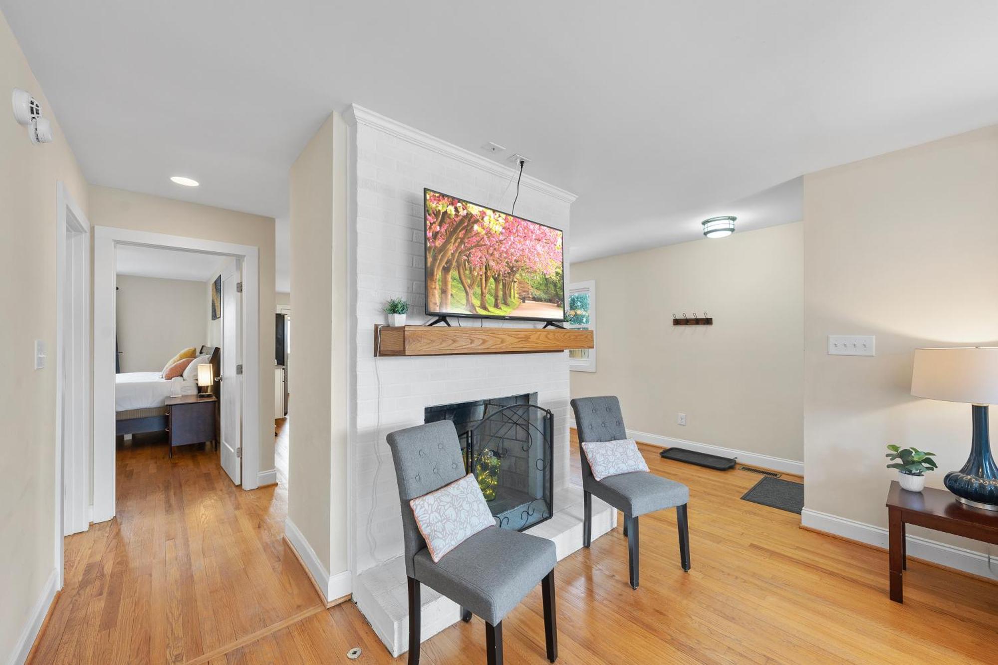 Charming Dt 3-Bed Bungalow With Fenced-In Yard 罗利 外观 照片
