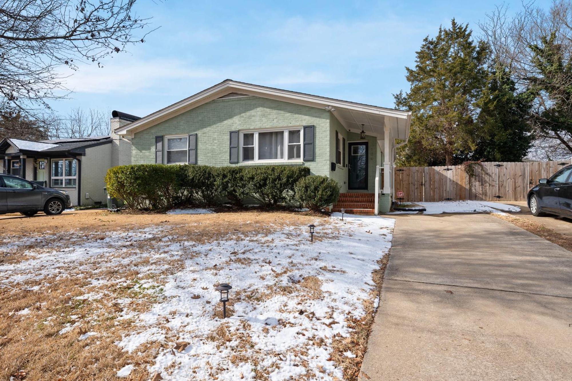 Charming Dt 3-Bed Bungalow With Fenced-In Yard 罗利 外观 照片