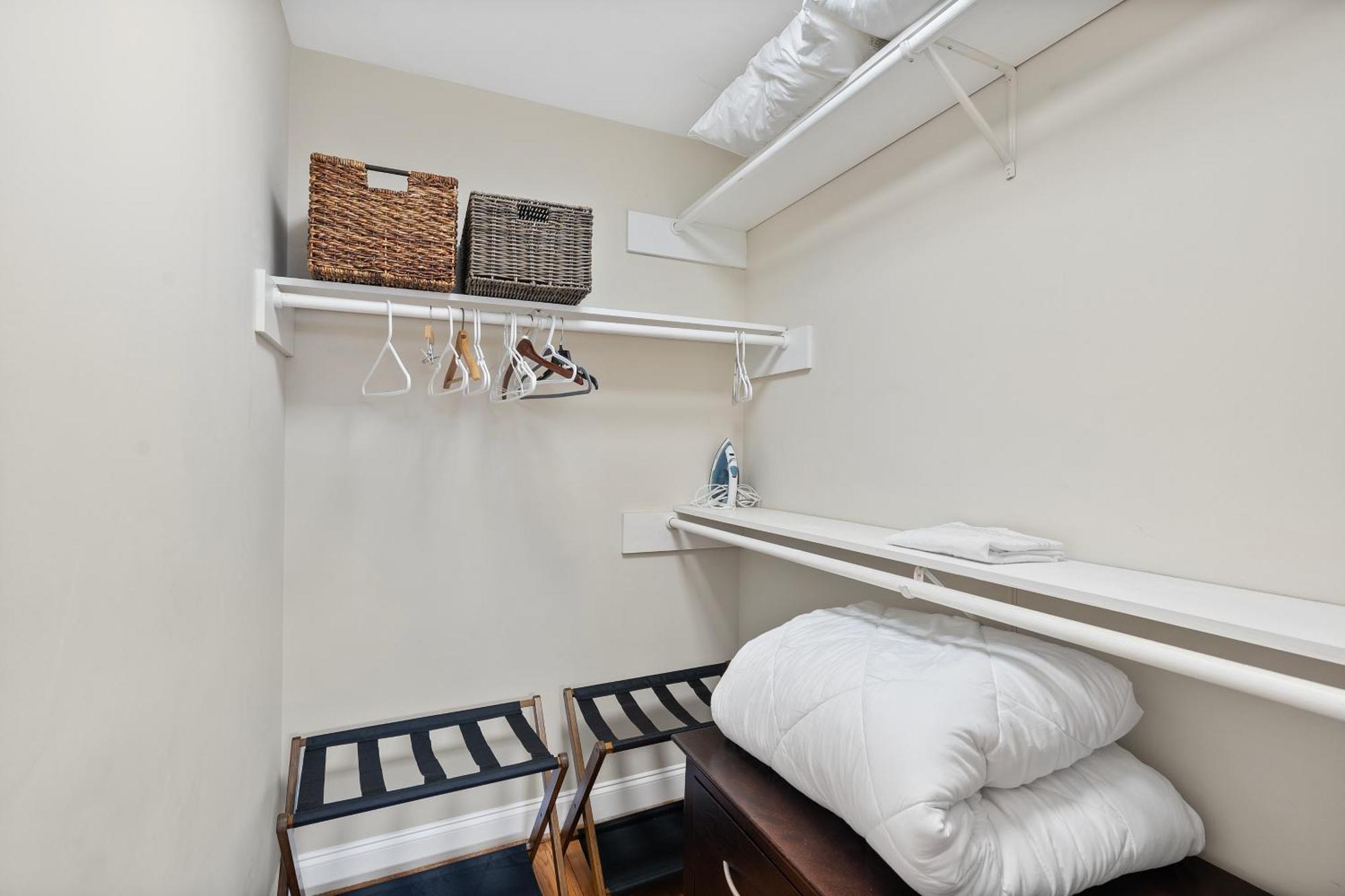 Charming Dt 3-Bed Bungalow With Fenced-In Yard 罗利 外观 照片